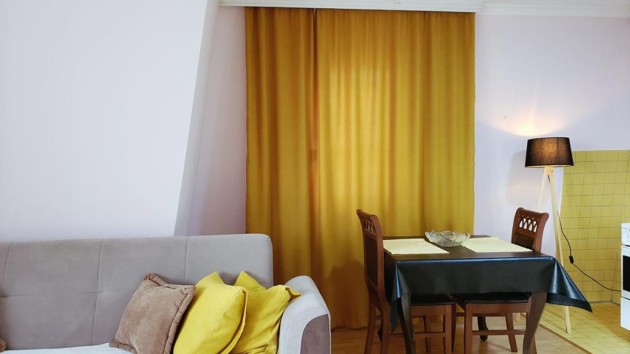 Spacious Downtown Apartment With A City View Prishtinë Exterior photo