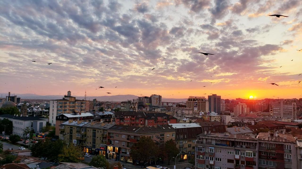 Spacious Downtown Apartment With A City View Prishtinë Exterior photo
